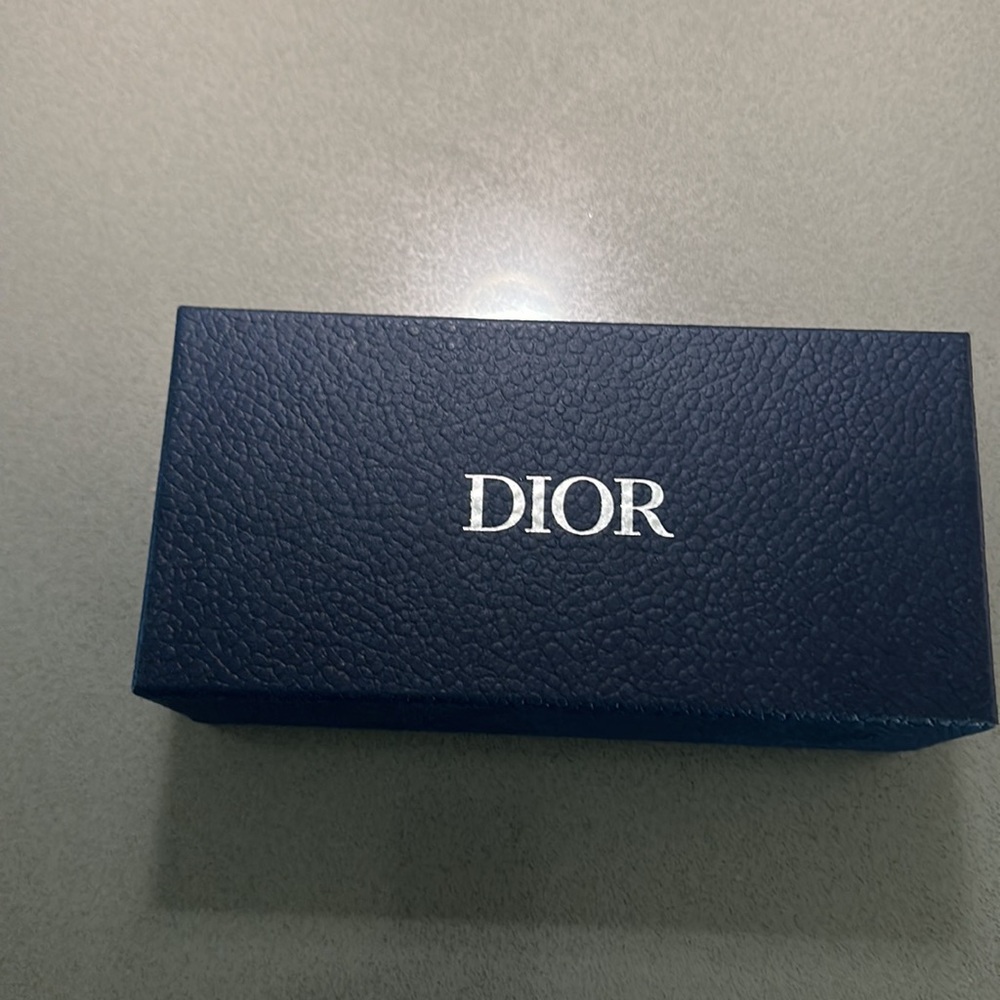 Empty box - Picture 2 of 3